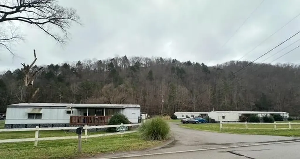 13280 Highway 38 Lejunior KY 40849