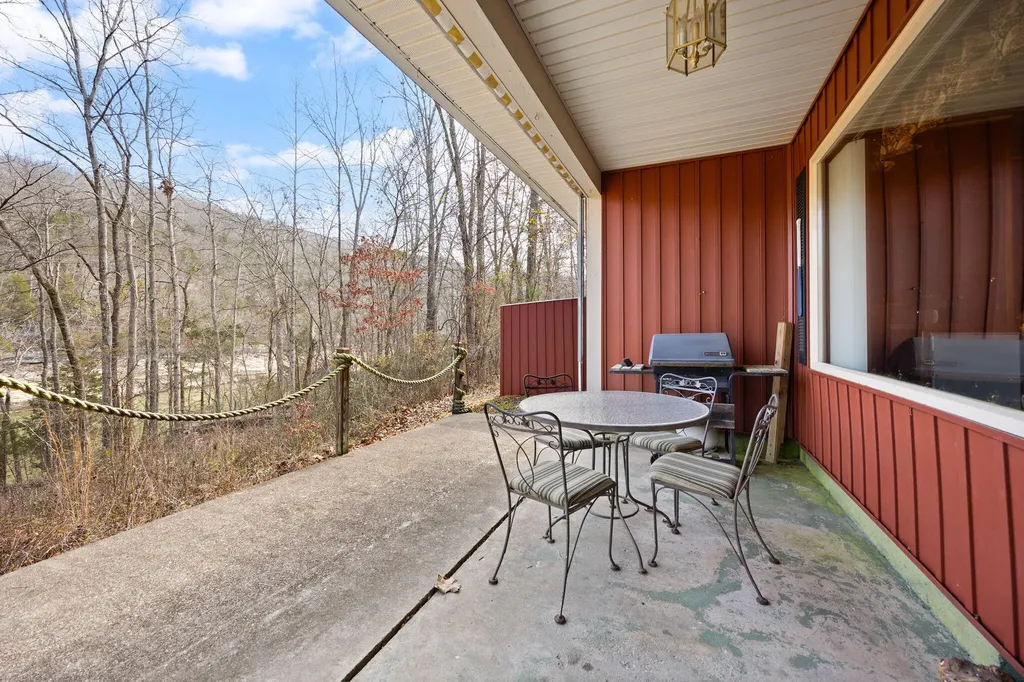 825 George Hardwick Drive Bronston KY 42518