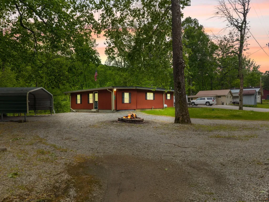 825 George Hardwick Drive Bronston KY 42518