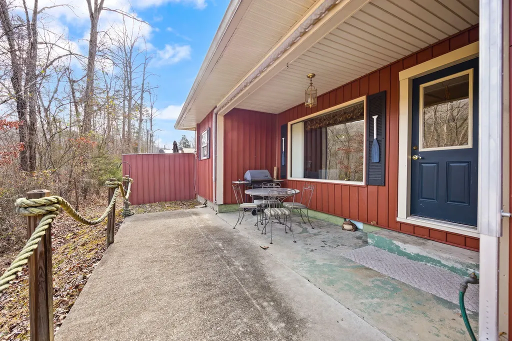 825 George Hardwick Drive Bronston KY 42518