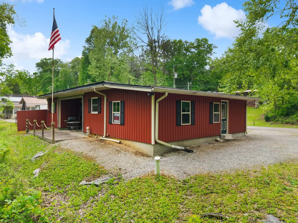 825 George Hardwick Drive Bronston KY 42518