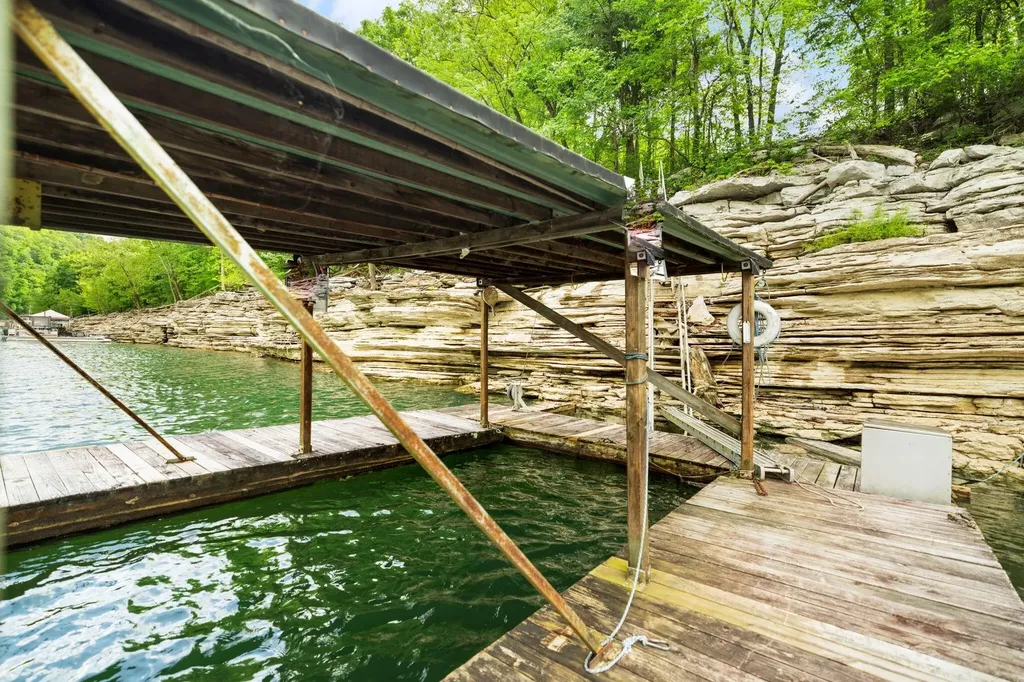 825 George Hardwick Drive Bronston KY 42518
