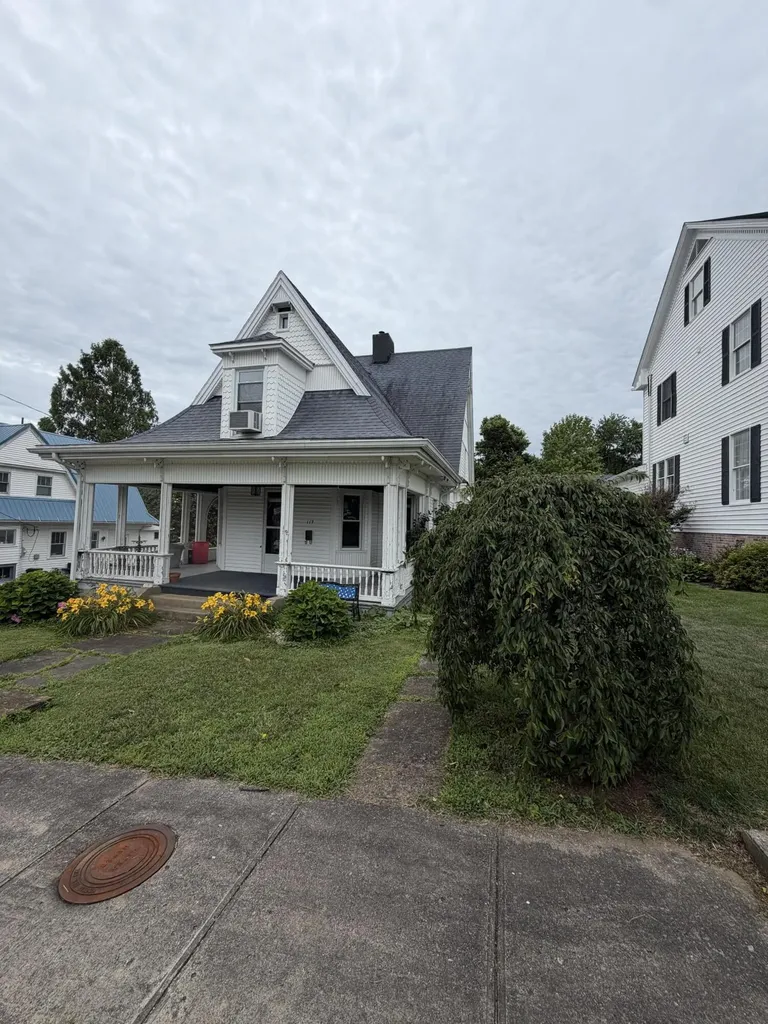 119 Pumphrey Avenue Flemingsburg KY 41041