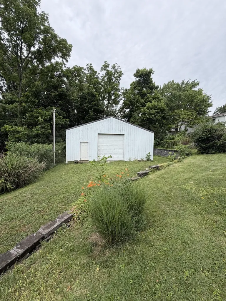 119 Pumphrey Avenue Flemingsburg KY 41041