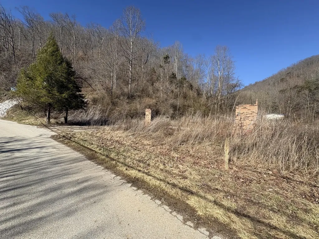 5735 Kentucky 1482 Oneida KY 40972