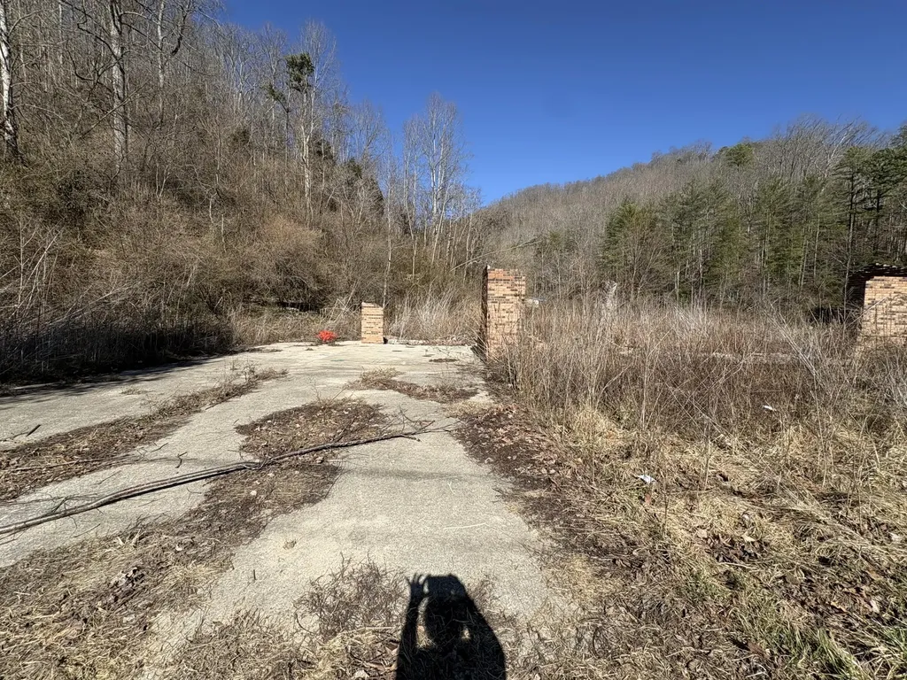 5735 Kentucky 1482 Oneida KY 40972