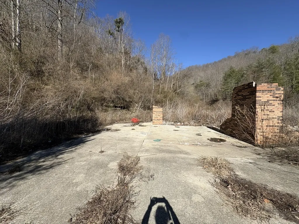 5735 Kentucky 1482 Oneida KY 40972