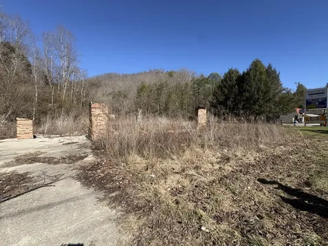 5735 Kentucky 1482 Oneida KY 40972