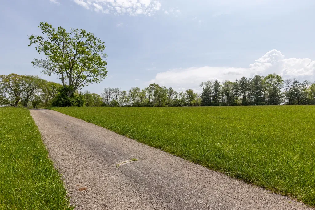 4440 Lexington Road Paris KY 40361