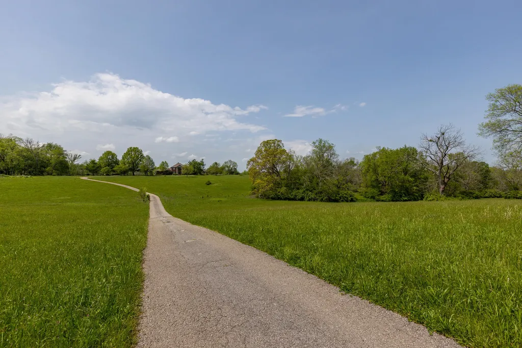 4440 Lexington Road Paris KY 40361