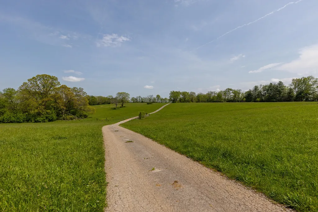 4440 Lexington Road Paris KY 40361