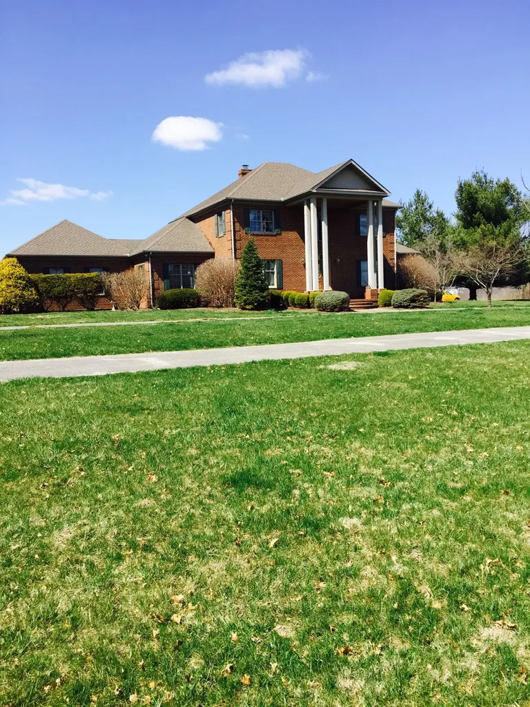 4440 Lexington Road Paris KY 40361
