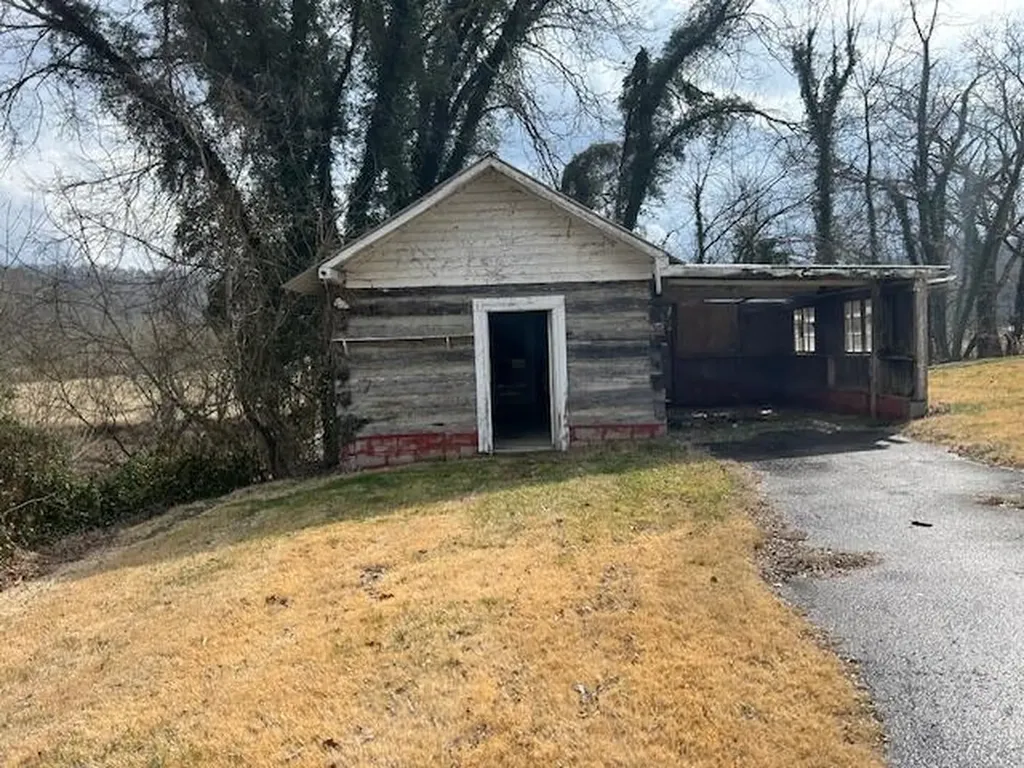 40 Fork Field Road Oneida KY 40972