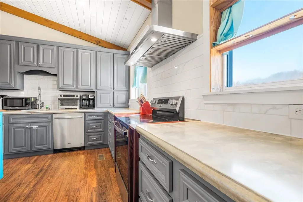 2655 Cripple Creek Road Rockholds KY 40759