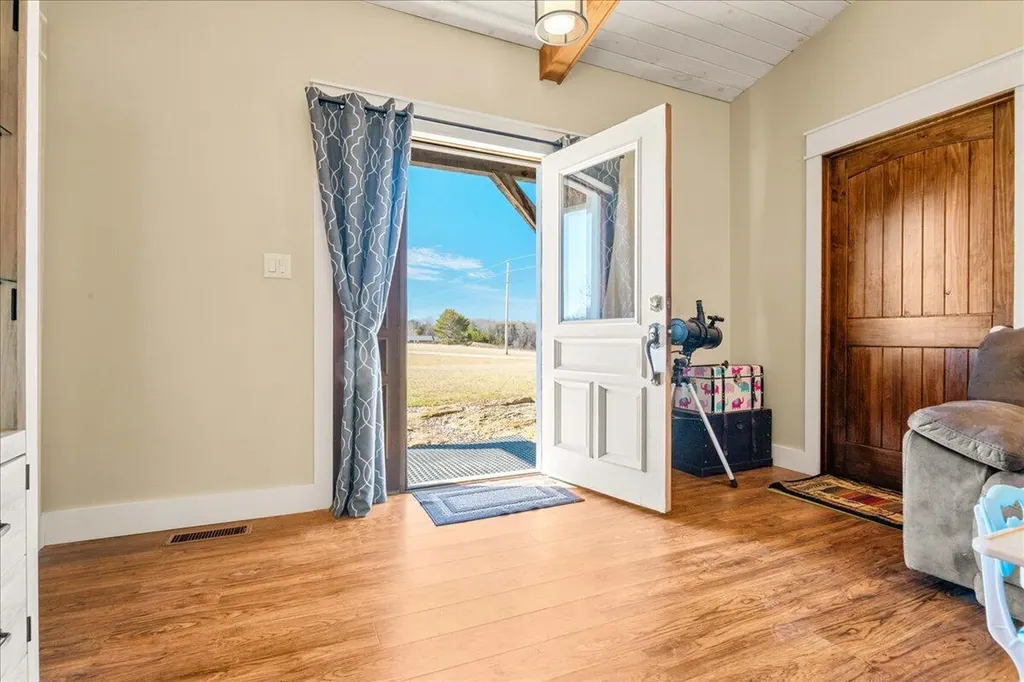 2655 Cripple Creek Road Rockholds KY 40759
