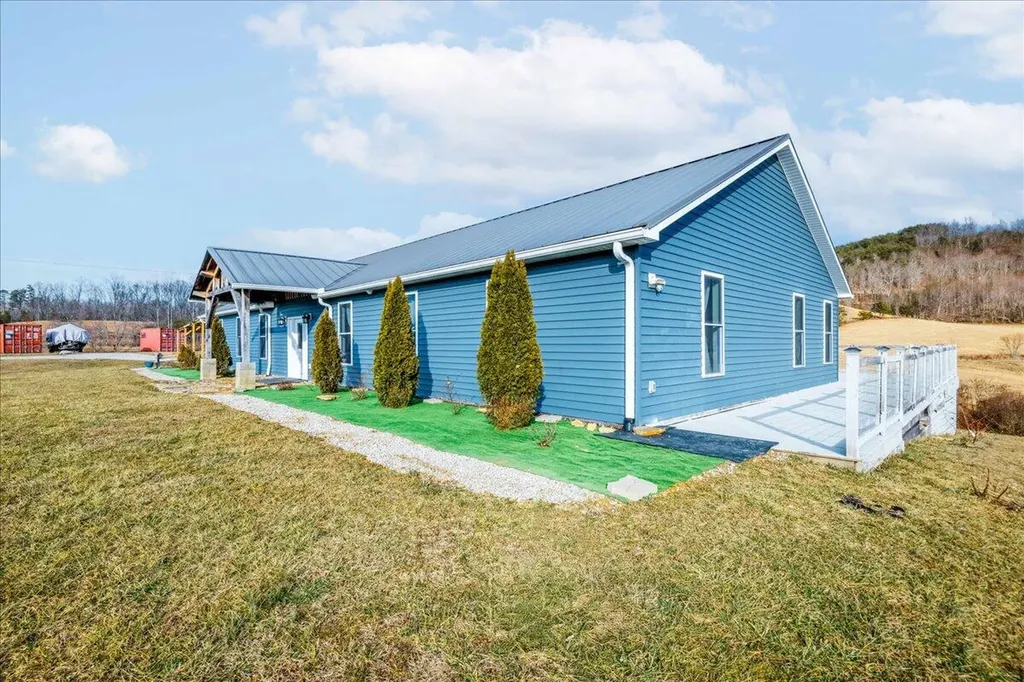 2655 Cripple Creek Road Rockholds KY 40759