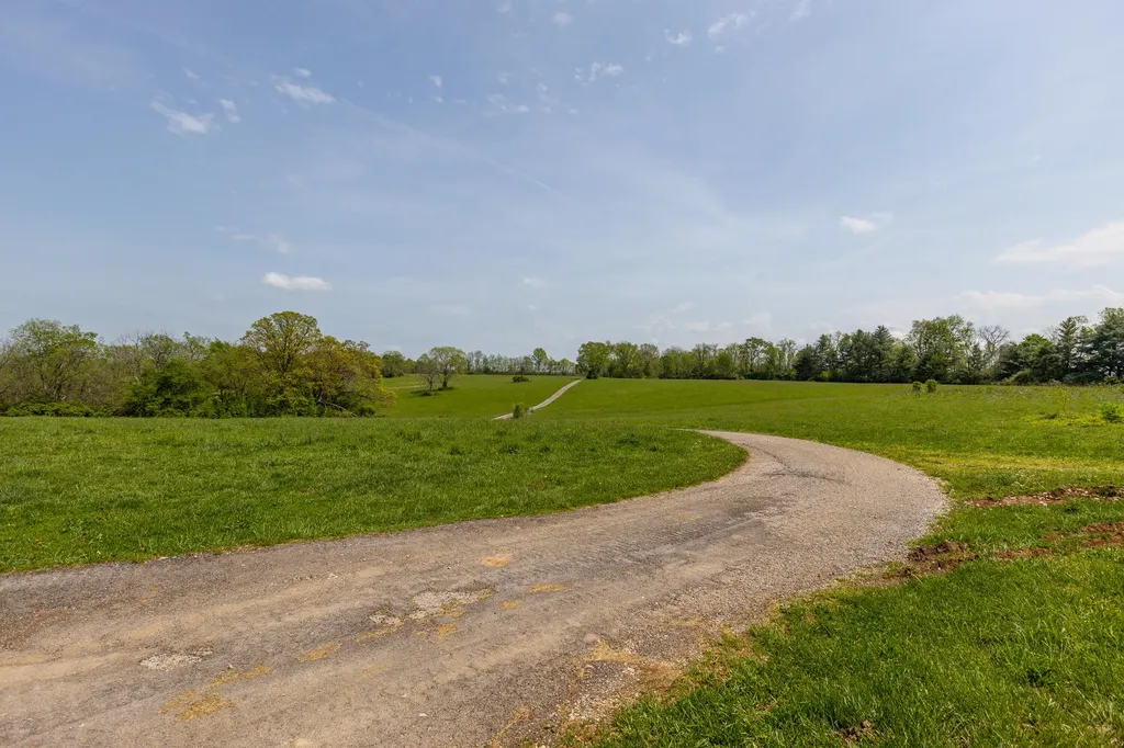 4440A Lexington Road Paris KY 40361