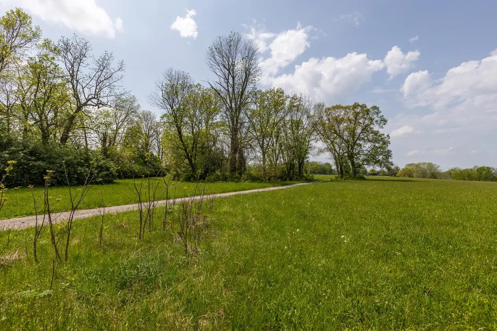 4440A Lexington Road Paris KY 40361