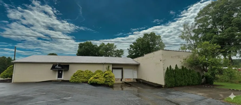 1272 Ky-490 East Bernstadt KY 40729