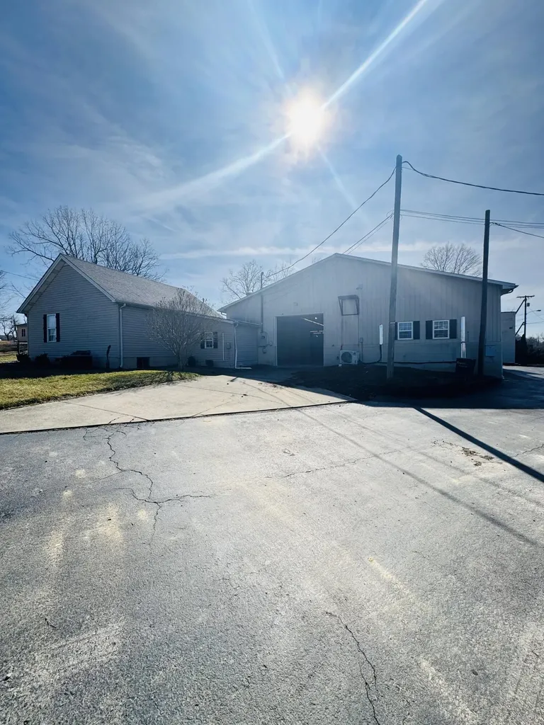 1272 Ky-490 East Bernstadt KY 40729