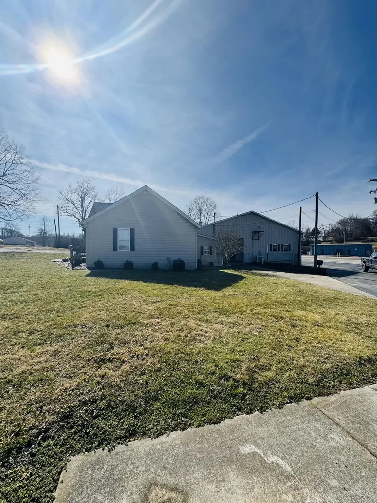1272 Ky-490 East Bernstadt KY 40729