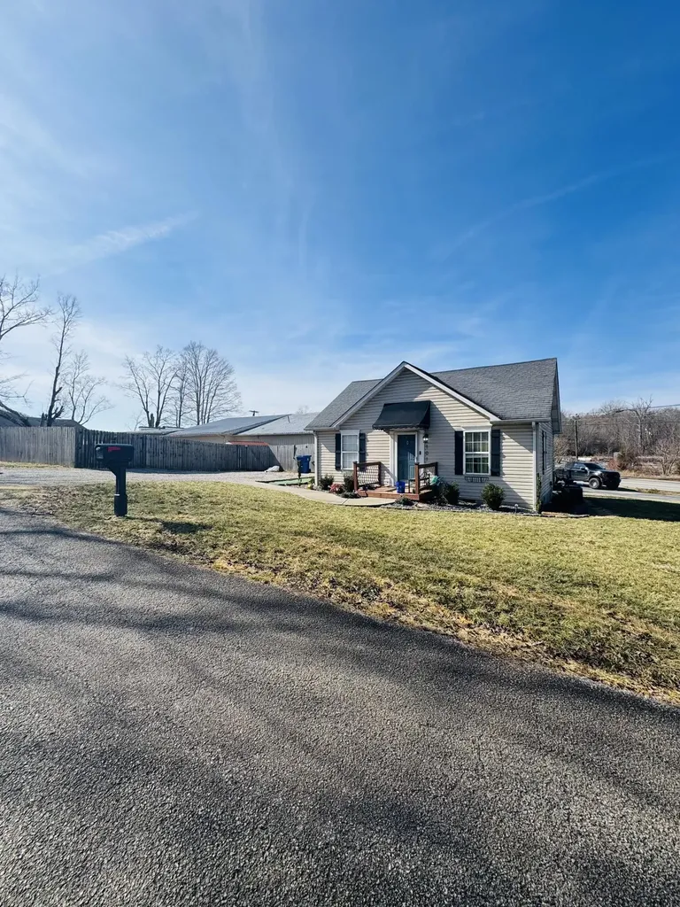 1272 Ky-490 East Bernstadt KY 40729