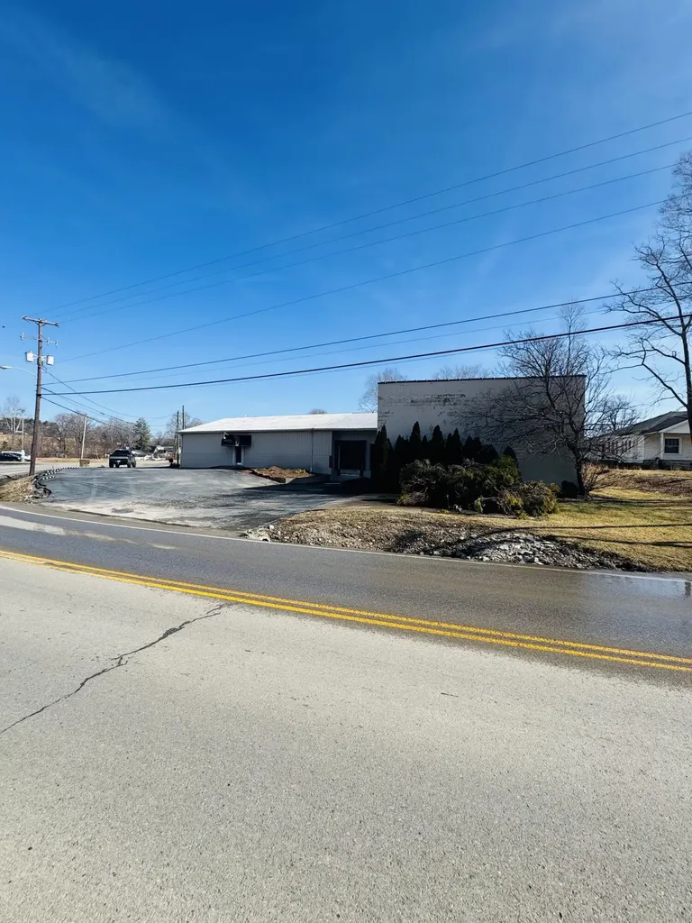1272 Ky-490 East Bernstadt KY 40729
