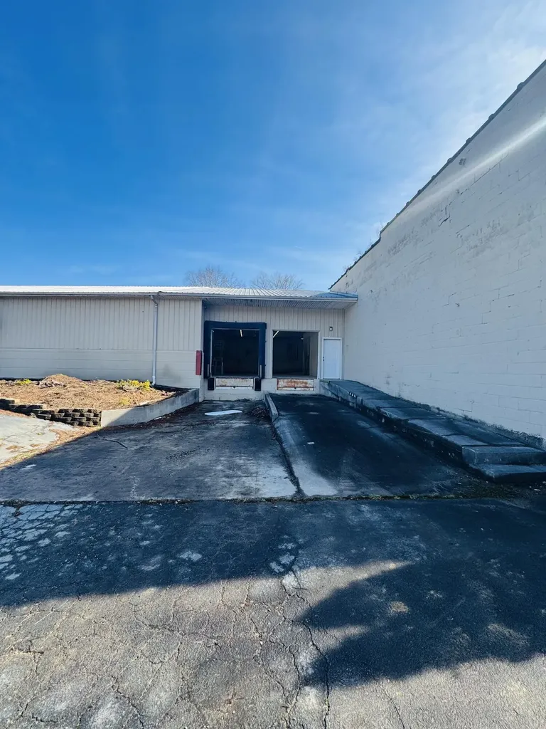 1272 Ky-490 East Bernstadt KY 40729