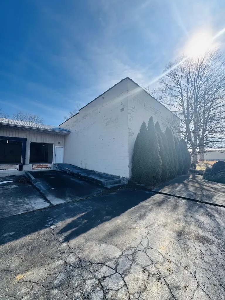 1272 Ky-490 East Bernstadt KY 40729