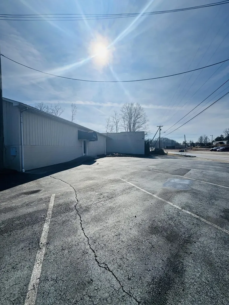 1272 Ky-490 East Bernstadt KY 40729