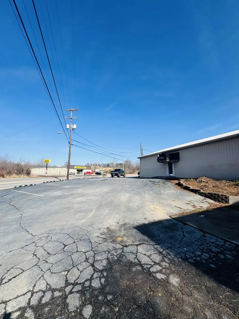 1272 Ky-490 East Bernstadt KY 40729