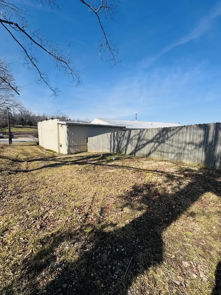 1272 Ky-490 East Bernstadt KY 40729
