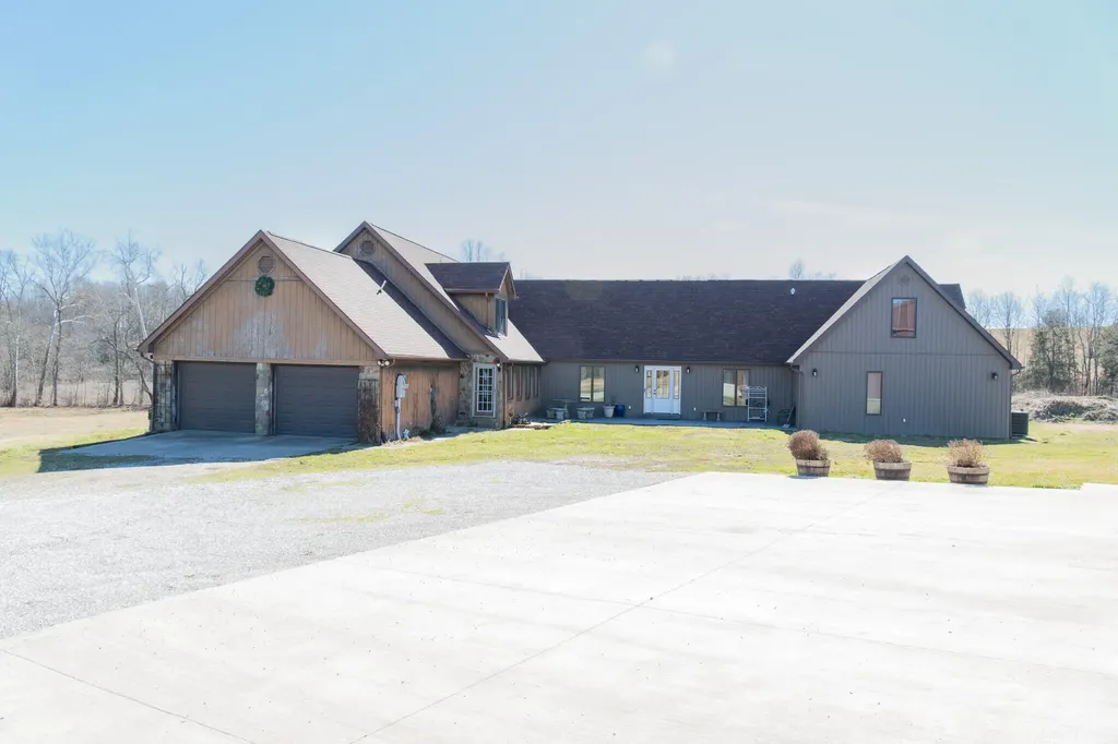 731 Bee Lick Creek Road Somerset KY 42503