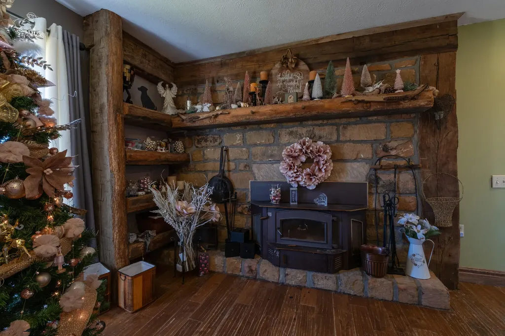 731 Bee Lick Creek Road Somerset KY 42503