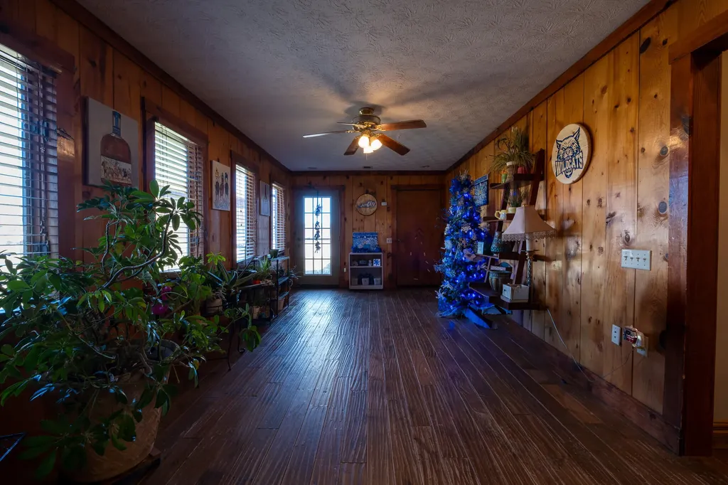 731 Bee Lick Creek Road Somerset KY 42503