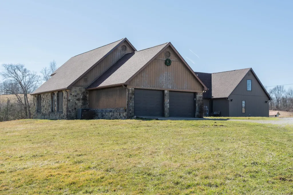 731 Bee Lick Creek Road Somerset KY 42503
