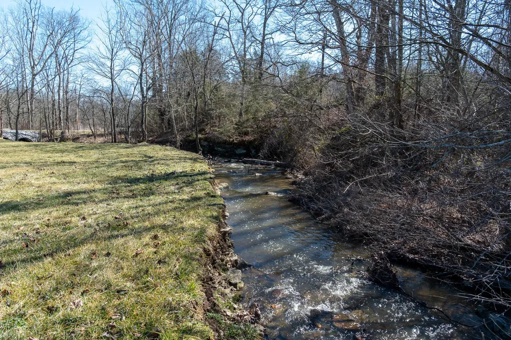 731 Bee Lick Creek Road Somerset KY 42503