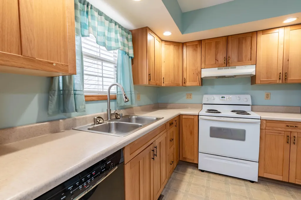 10 Nelson Drive Hustonville KY 40437