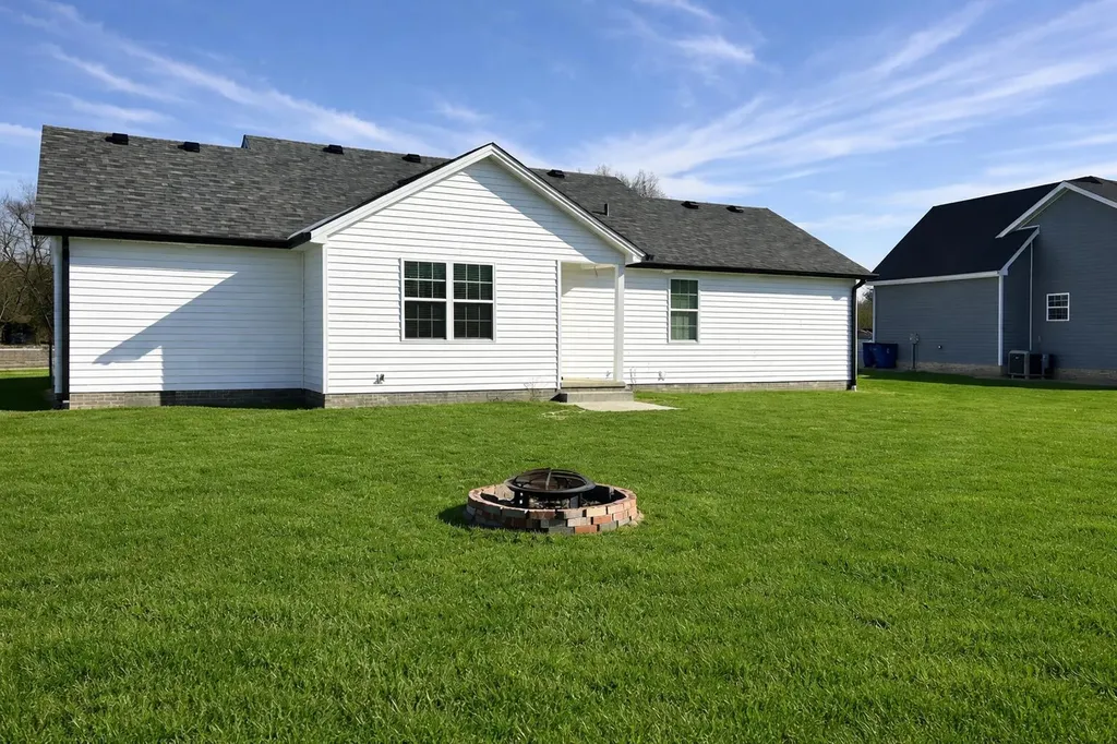 106 Knob View Trace Junction City KY 40440