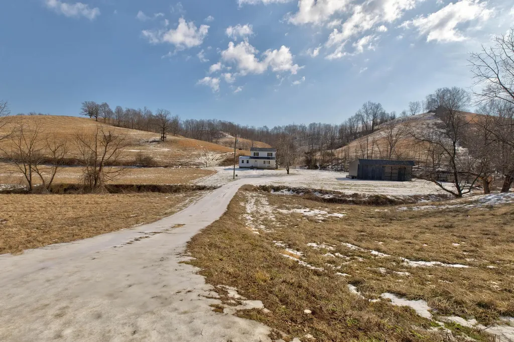 2865 Co Road 3345 Ezel KY 41425