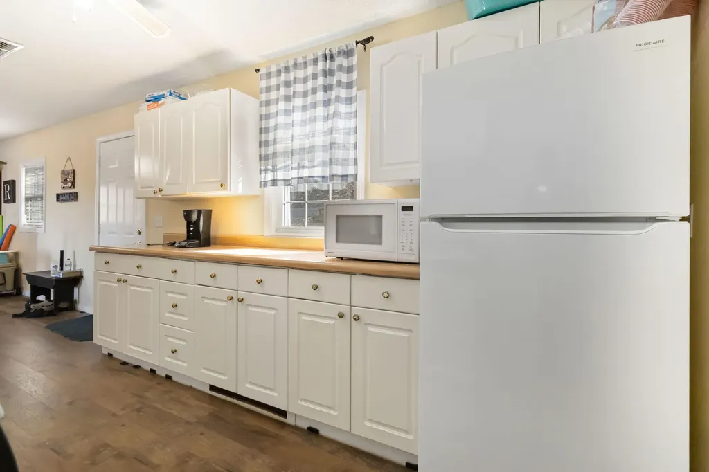 112 R. Russell Road Russell Springs KY 42642