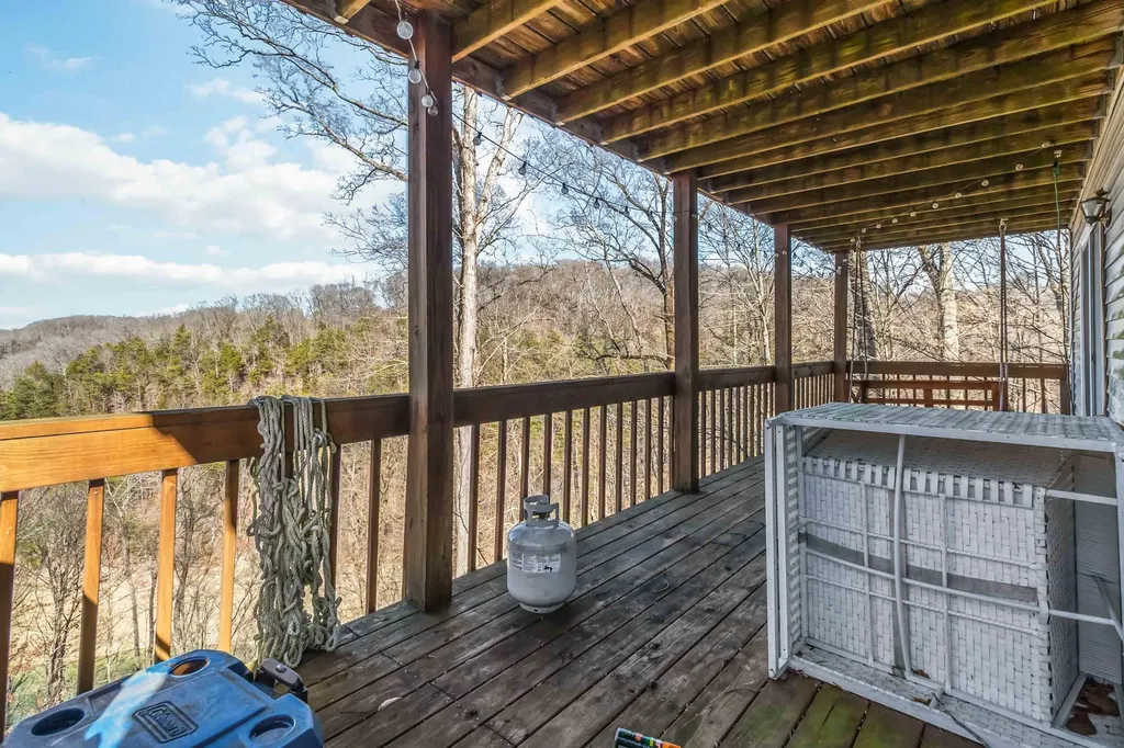 112 R. Russell Road Russell Springs KY 42642