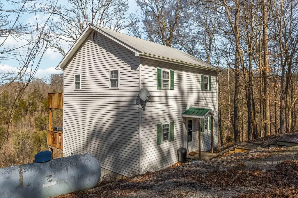 112 R. Russell Road Russell Springs KY 42642