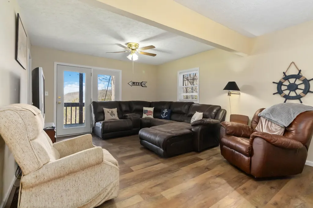 112 R. Russell Road Russell Springs KY 42642