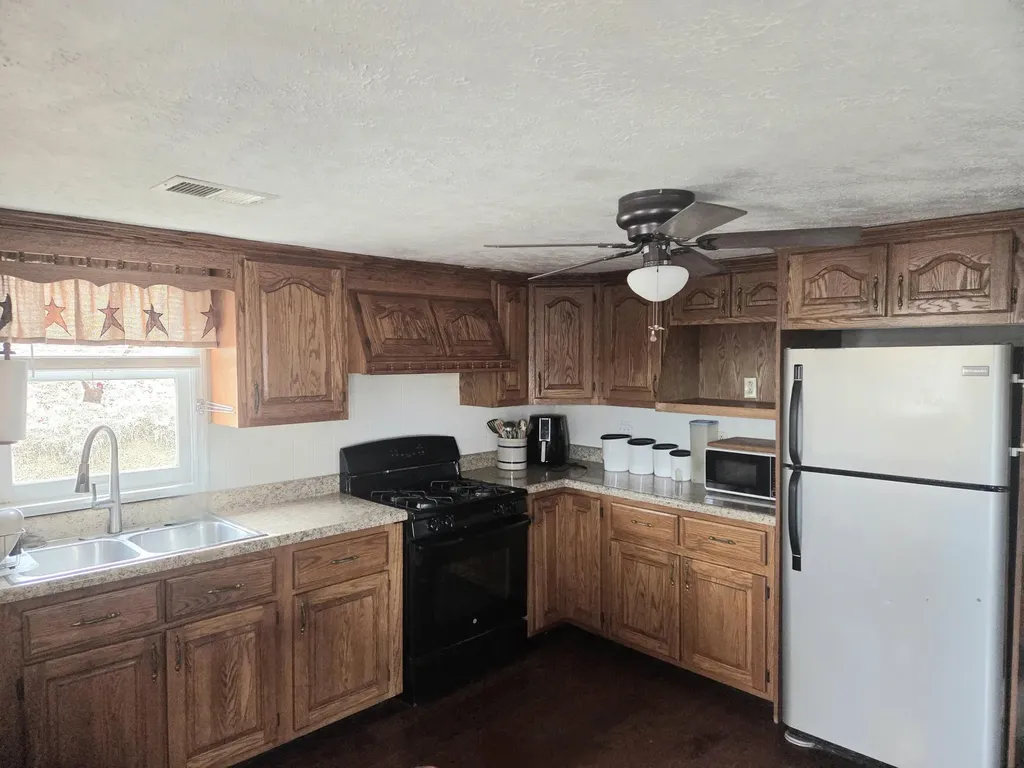 3775 State Highway 599 Jeffersonville KY 40337