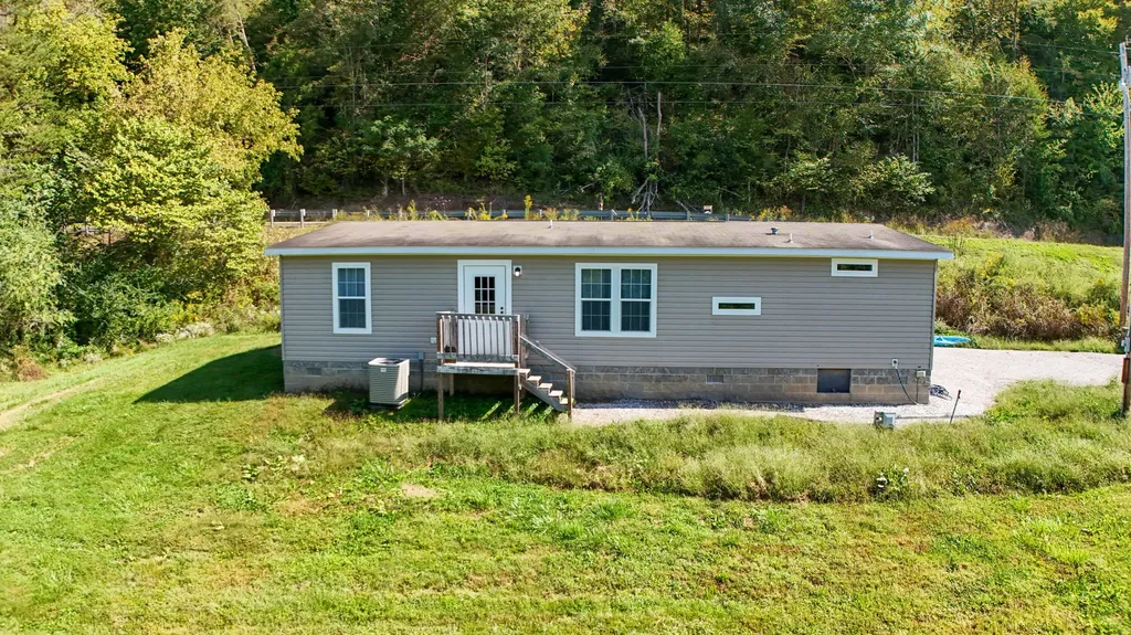 13735 Ky-66 Oneida KY 40972