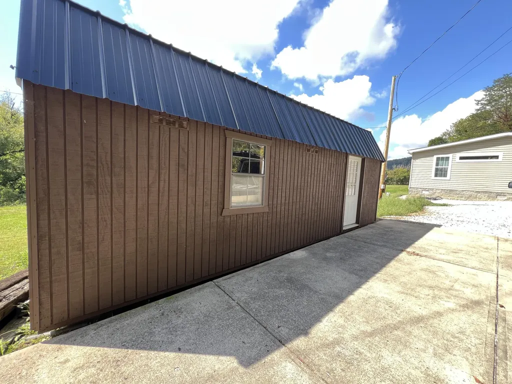 13735 Ky-66 Oneida KY 40972