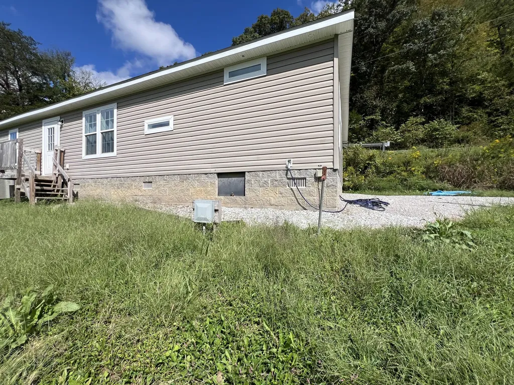 13735 Ky-66 Oneida KY 40972