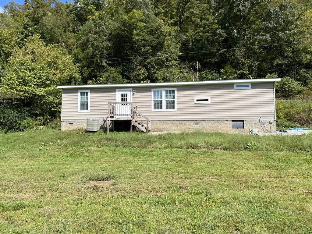 13735 Ky-66 Oneida KY 40972