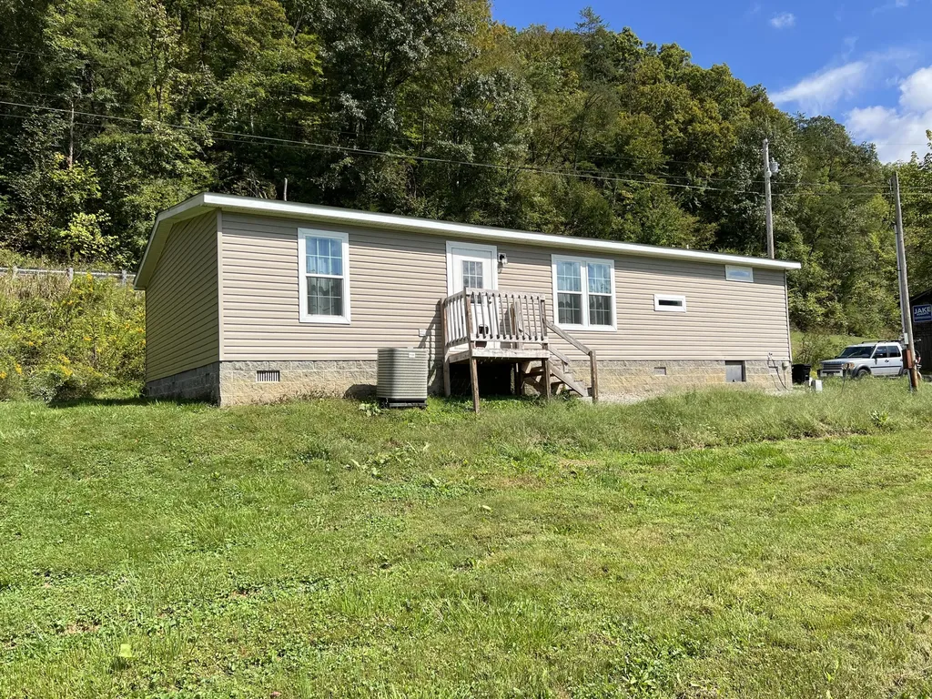 13735 Ky-66 Oneida KY 40972